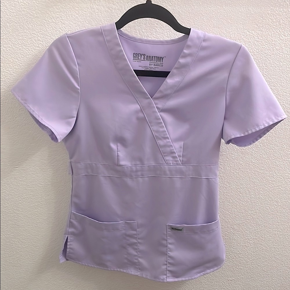 Grey's Anatomy by Barco Women’s Riley 3-Pocket Mock Wrap V-Neck Scrub Top - Picture 4 of 6